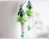 Green lucite flower earrings, long dangle beaded earrings in antiqued vintage style rustic brass ear wires, floral jewelry