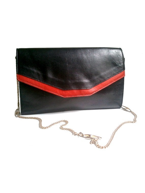 80s CLUTCH  black and red leather /gold chain