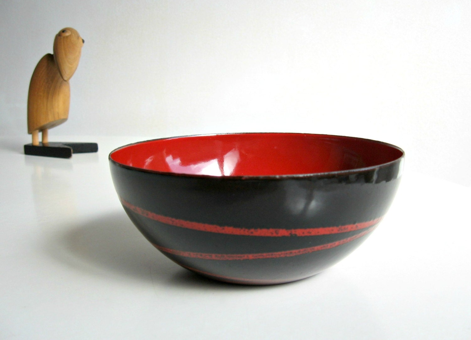 Cathrineholm Enamel Saturn Bowl / Red and Black 5.5 Inches / Mid Century Modern / Made in Norway - WestCoastModern
