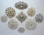 40 pcs Assortment Large Medium Bridal Vintage Style Silver Assortment Crystal Pearl Rhinestones Brooch Bouquet