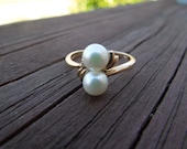 Vintage Gold Ring.  14 Karat Gold with 2 Pearls and a Small Clear Stone, Size 6, 14KP