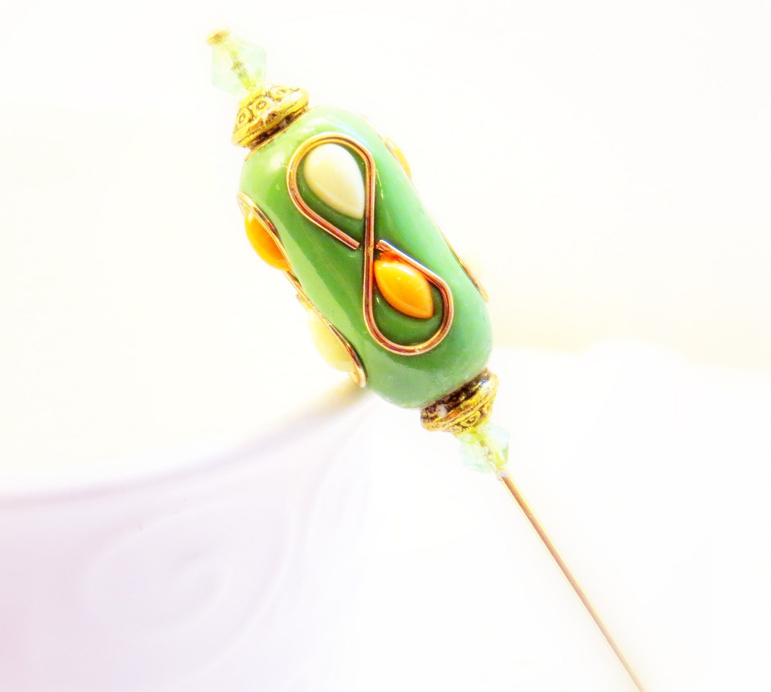 Womens accessories beaded Victorian hat pin retro pistachio mint green peach cream resin gold metal Easter pastel jewelry tagt team