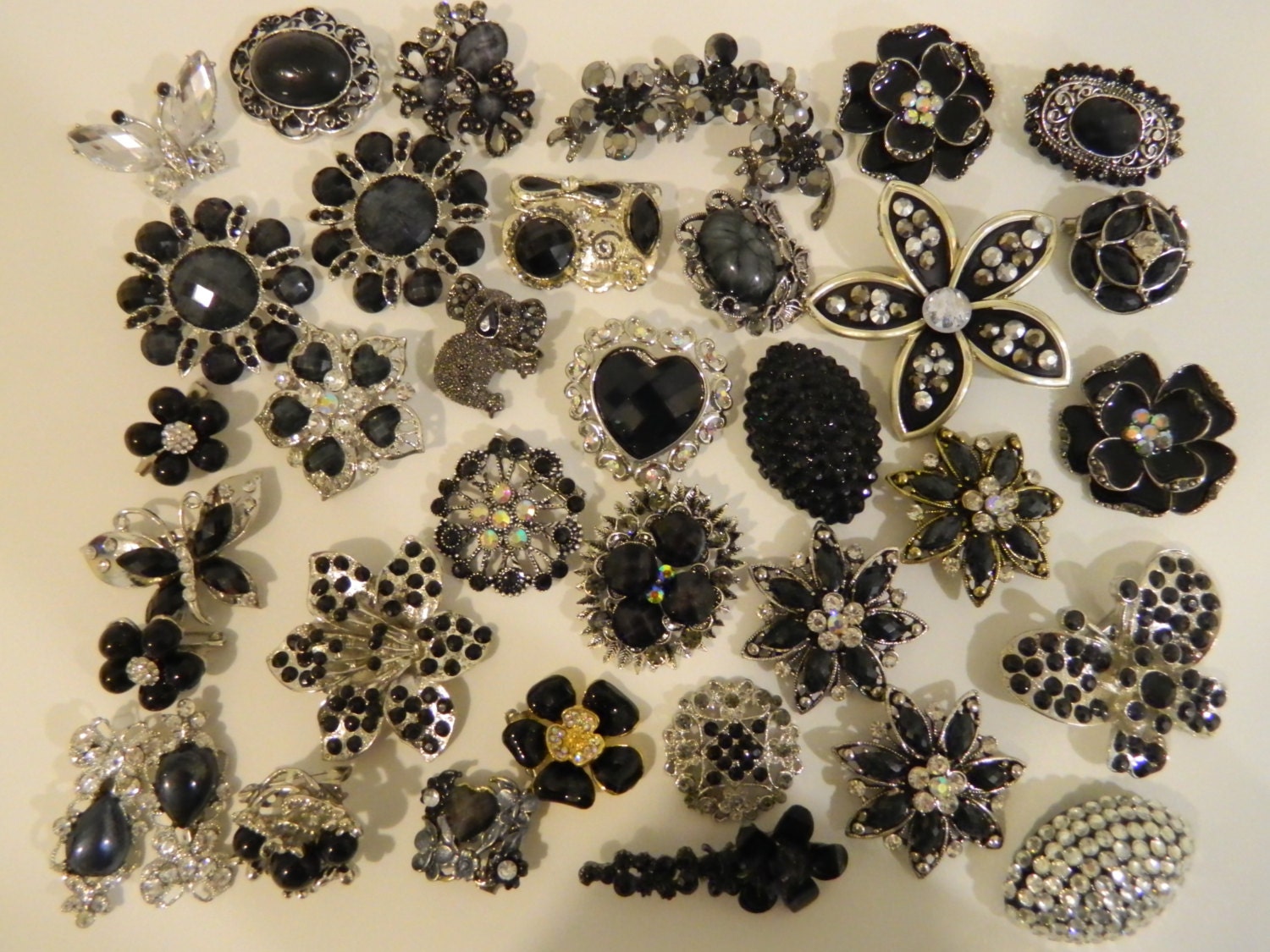 35 Black & silver tone brooches, DIY brooch bouquet, DIY jeweled bouquet, brooch lot, wedding brooches