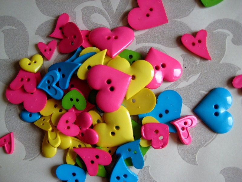 50g Mixed Bag Of Buttons in Heart Shapes
