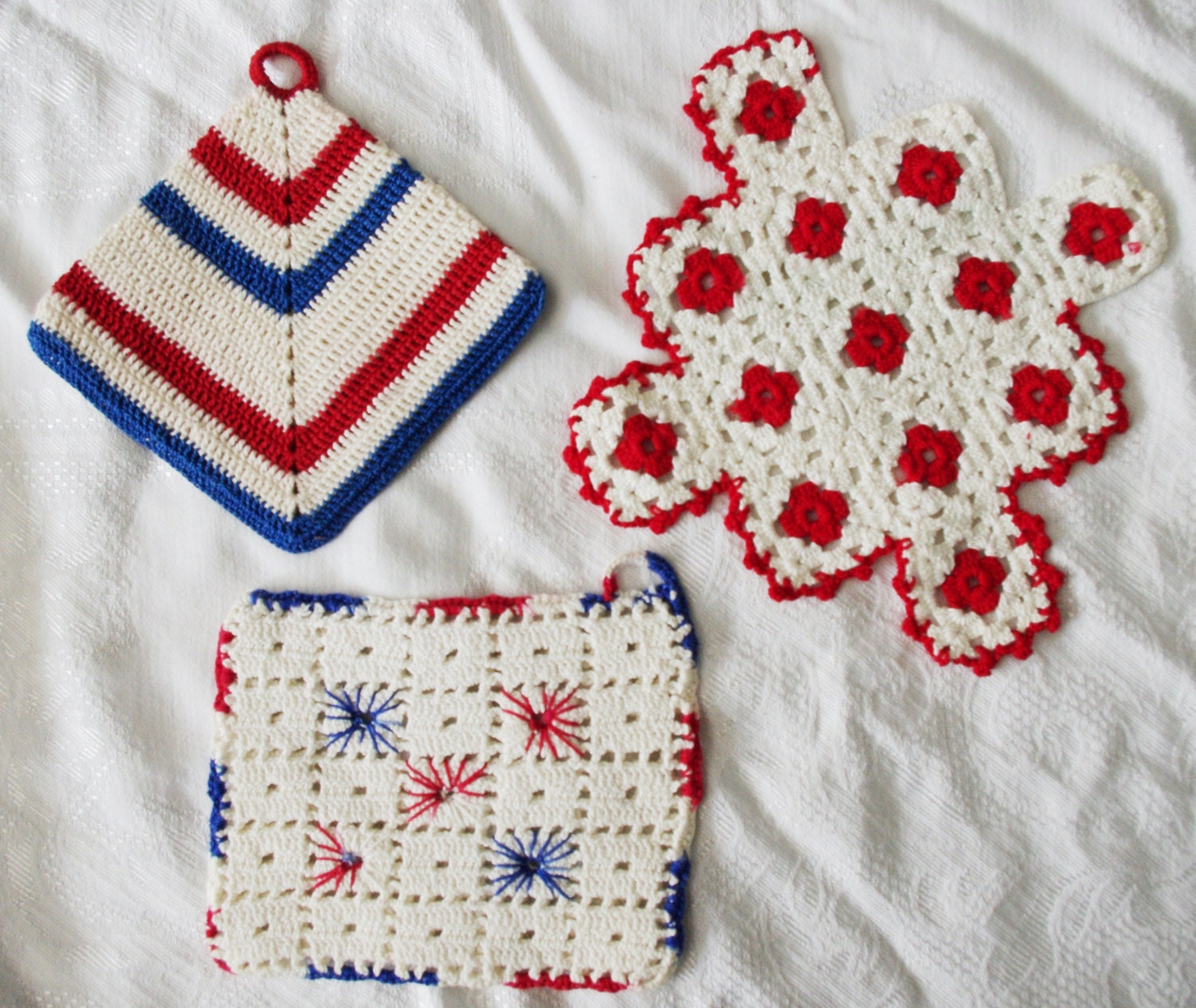 1950s 50s 3 Red White Blue Pot Holders / Doily