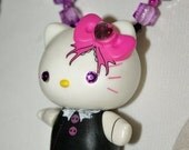 Handmade HELLO KITTY Gothic Llolita Charm Pendant Figure Lucite Beaded NECKLACE