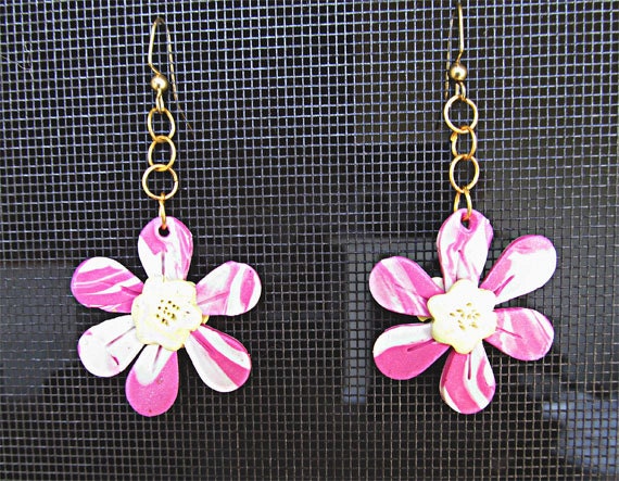 Pink Daisy Flower Dangle Earrings