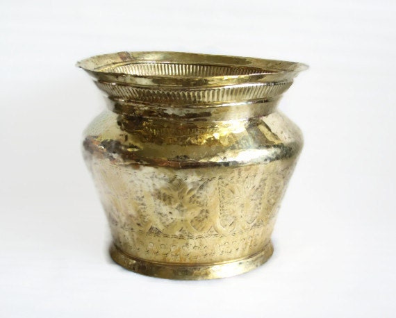 Rustic goldtone planter pot, vintage brass & copper ETCHED embossed FLOWERS. Hand hammered old home decor bin, antique houseware, gold tone