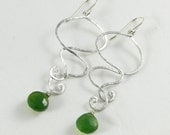 Modern Silver Swirly  Earrings, Hammered Silver Wavy Earrings, Wire Wave Earrings, Green Chalcedony Wire Earrings