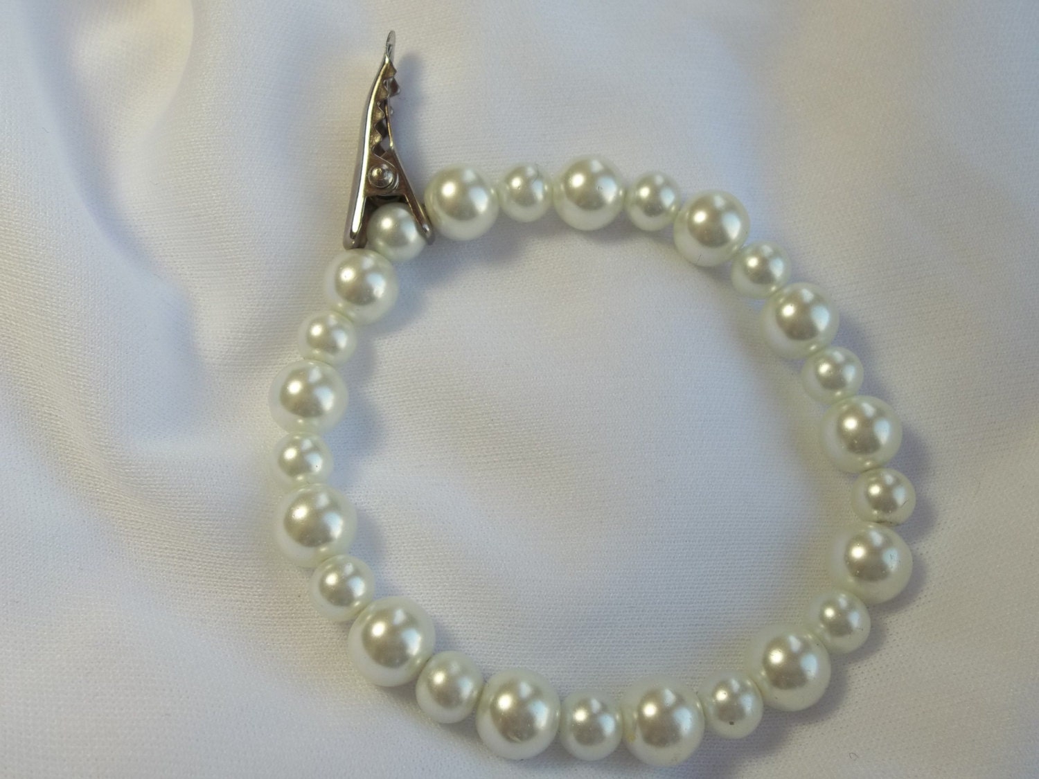Cool toned( bright white) genuine pearl patterned temple bracelet