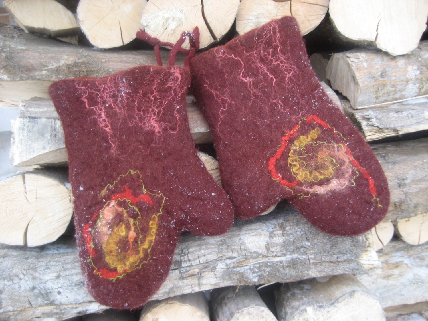 2 felted wool kitchen oven mitts gloves pot holders, decorated. Gift under 50. Brown blue red
