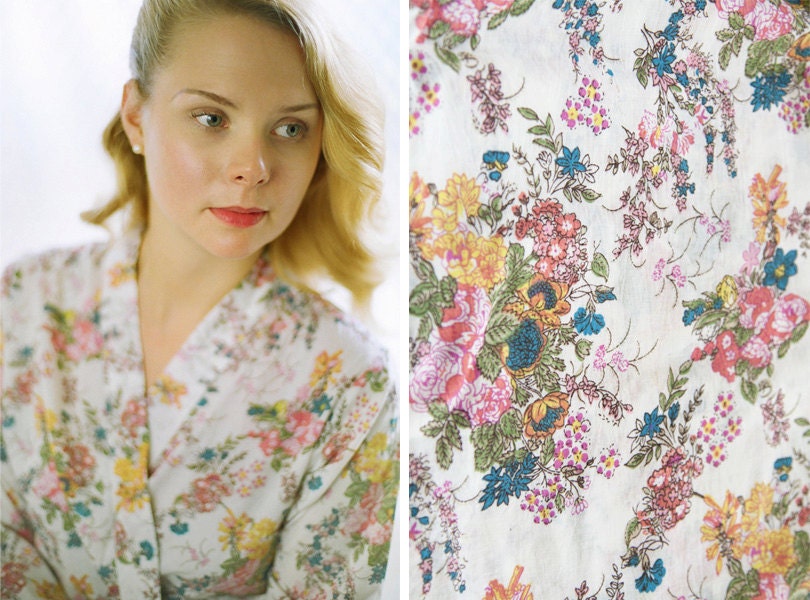 Set of 5 Robes for bridesmaids. Bridesmaid gift robes and getting ready dresses. Great as bridal party robes and bridal robes.
