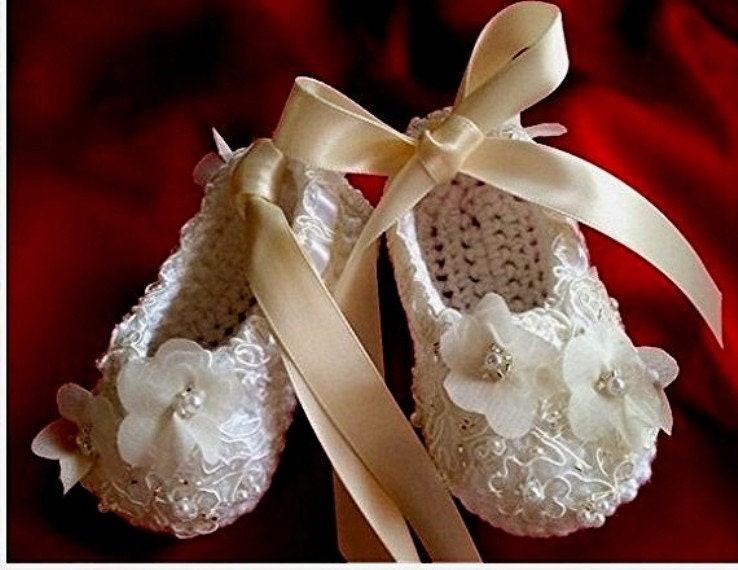 Ballerina Booties, White Crochet Baby Booties , Christening, Baptism, Bridal Lace,Pearls Booties, Baby Girl Booties