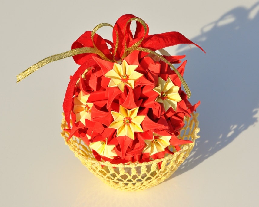 Origami ball in a crochet basket. Origami - crochet home decoration
