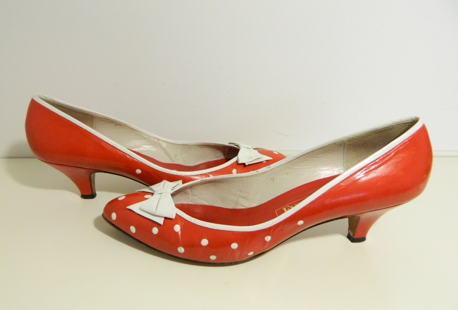 Darling Vintage Evan Picone, US size 9 Made in Spain genuine cherry red leather pumps with white leather bow and polka dot cut out detail