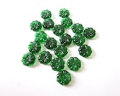 21 x Vintage 1930's Green Glass Flower Beads