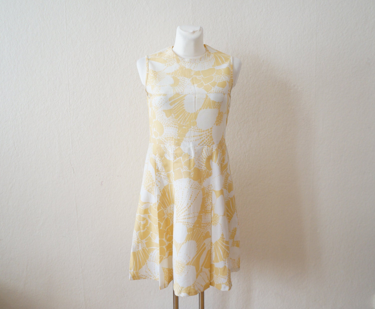 1960s Trapeze Dress / Peach Vintage Dress / Vintage Pleated Dress