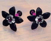 10G Black Flower Plugs with Swarovski Crystal and tiny clovers - Beautiful gauges