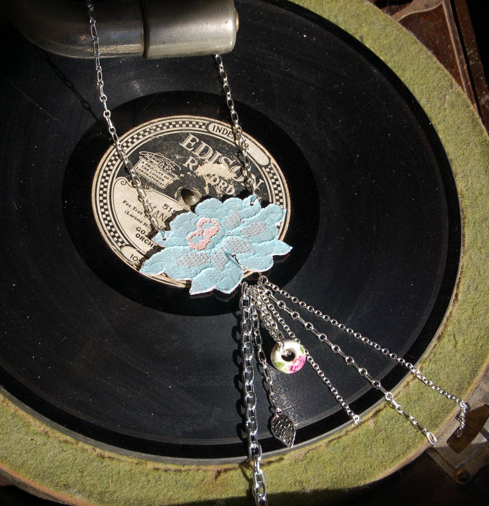 Feminine teal lace on leather necklace - LEOVINA - Elegant floral lace, upcycled pink leather, porcelain pearl and leaf charm - Eco-Friendly