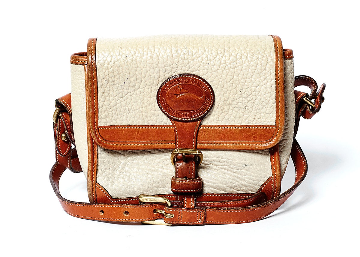 x / / Dooney & Bourke Small Tan Purse / / x