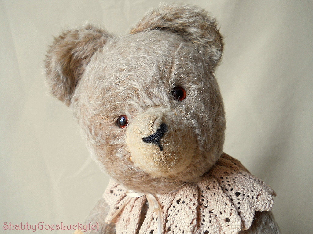 German vintage teddy bear 1950s, grey mohair, hard stuffed, with glass eyes & shabby chic lace collar, shabby old bear