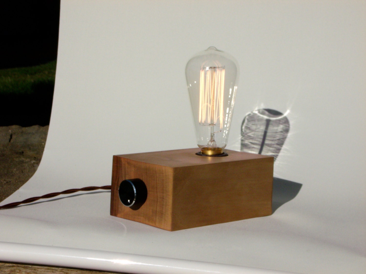 Hervededo - wood lamp