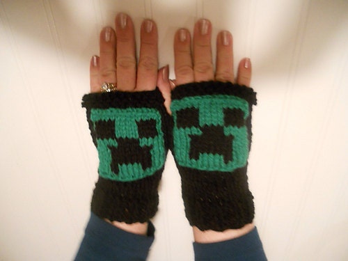 Gamer Gloves - Fans of the Minecraft Creeper