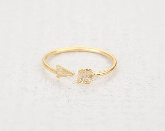 Bent Arrow Knuckle Ring - Gold // R033-GD // Arrow knuckle rings,knuckle rings,adjustable rings,stretch rings,cute ring,bow rings