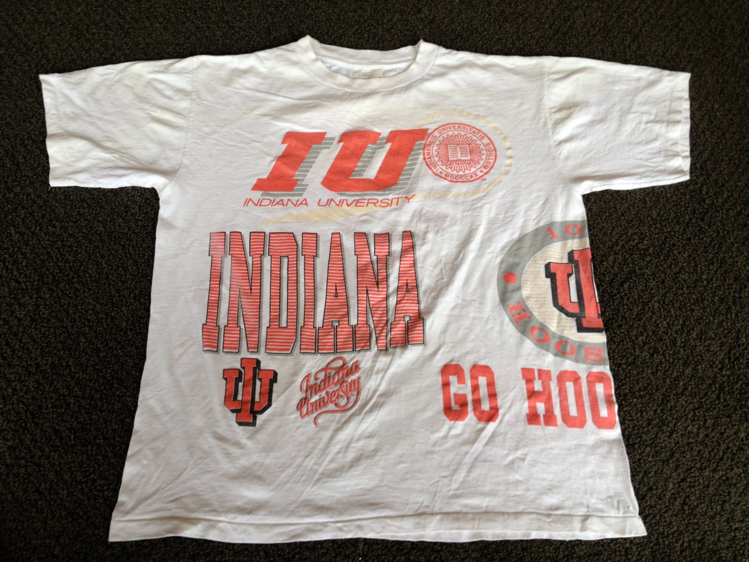 Rare Vintage Indiana Hoosiers IU Basketball Short Sleeve All Over Print T-Shirt Size XL Bob Knight