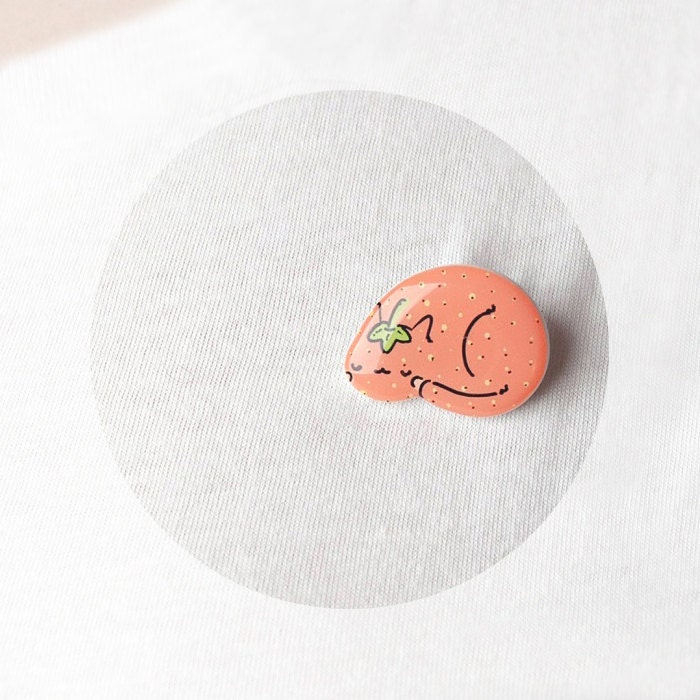 Strawberry cat - green red summer cat fashion - hand painted polymer clay brooch rusteam