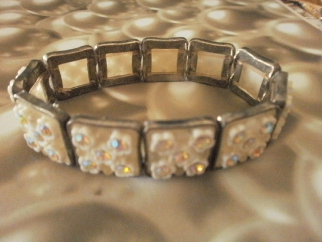 Vintage White aurora borealis stretch bracelet