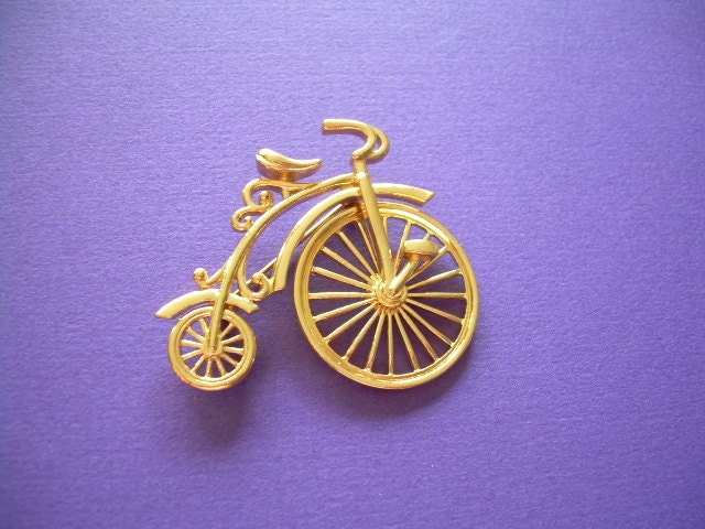 Old Fashioned Bicycle Brooch Pin Articulated Wheel