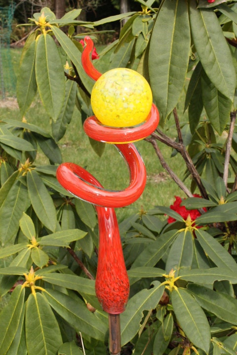 Tomato Red Glass Tigger Tail with Sunshine Yellow  Ball Garden Art Sculpture Outdoor Decoration Garden Finial