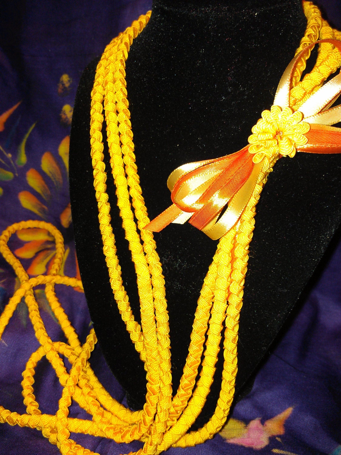 Vintage style 3 strand ric rac lei