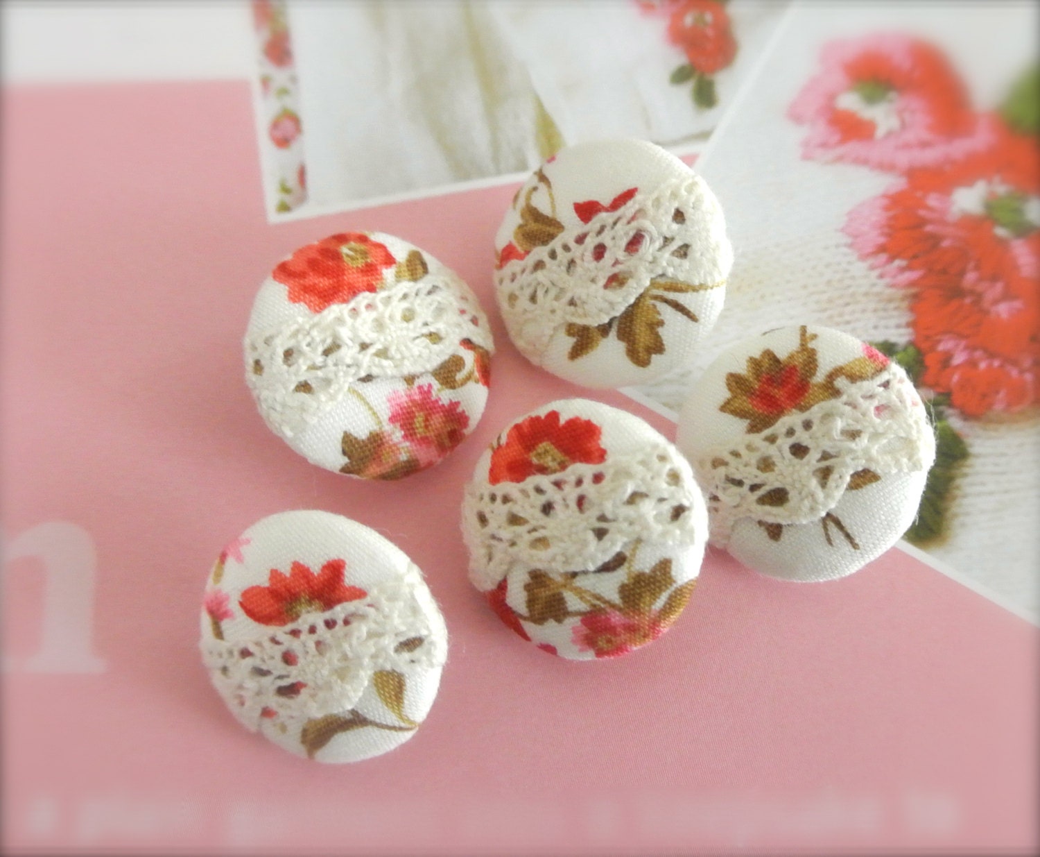 Handmade Fabric Buttons - Small Red Off White Cream Floral Lace Handmade Fabric Covered Buttons 0.75 Inches 5's