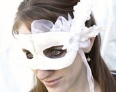 The Sidhe - Fairy Masquerade Mask in Iridescent White