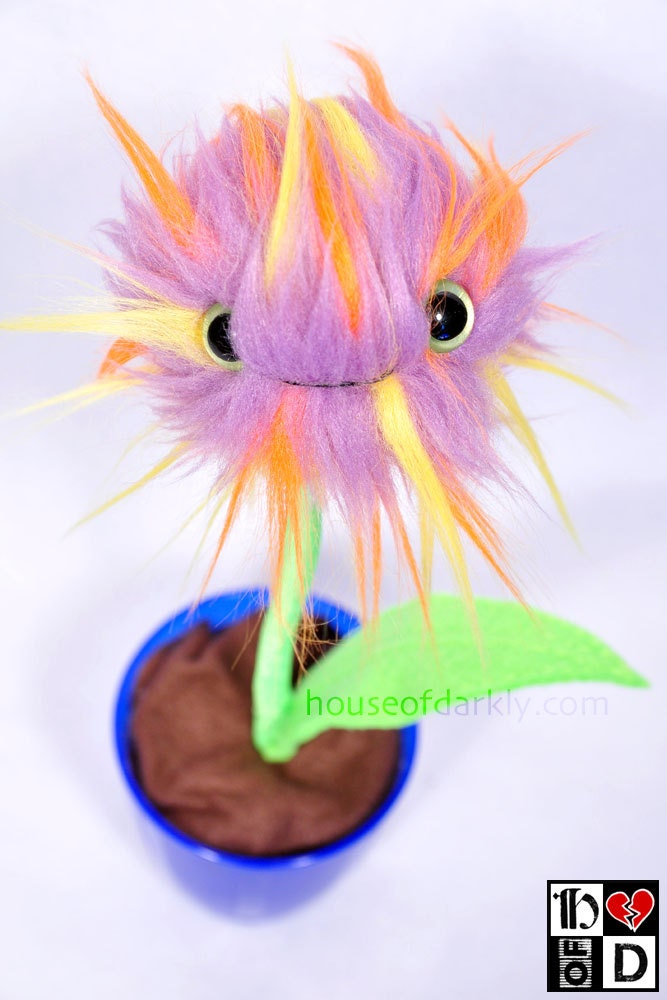 Monster Dandelion potted plant plush: A (Lilac, yellow and orange fur)