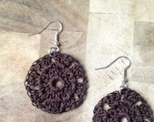 small lacy circle crochet earrings . brown .