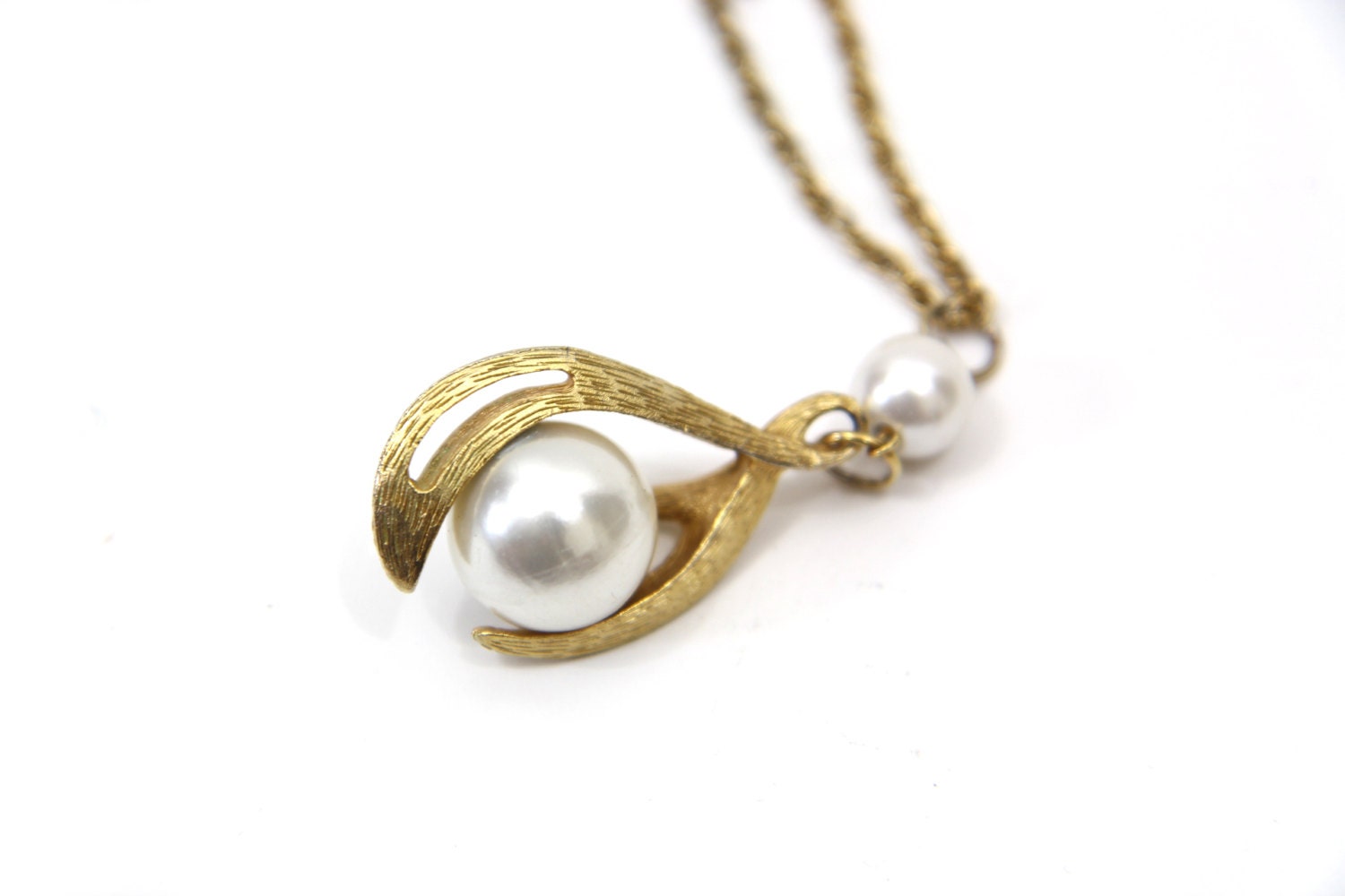 Vintage Pearl Claw Pendant Necklace