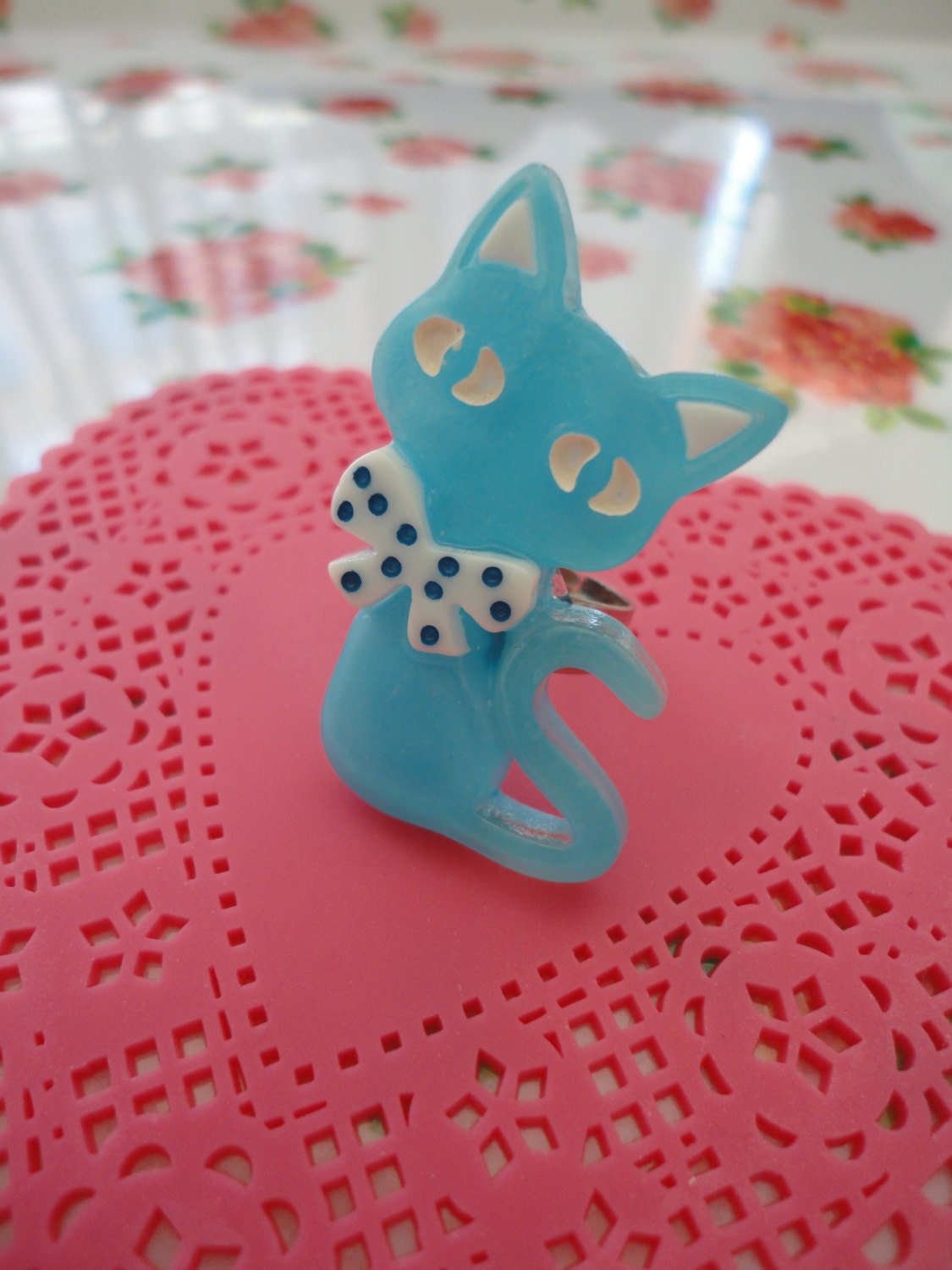 Blue Sax Kitty Cabochon Ring