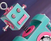 Robot Clock Bobblehead Mint
