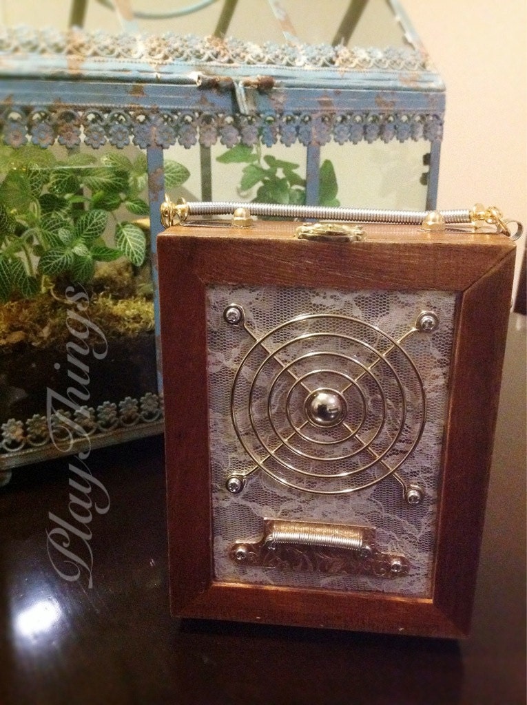 The 'Modern Ladies Portable Radio Apparatus' box purse