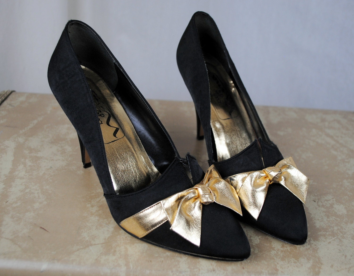 Vintage 1980's Vegan Bow Heels - Size 7 1/2