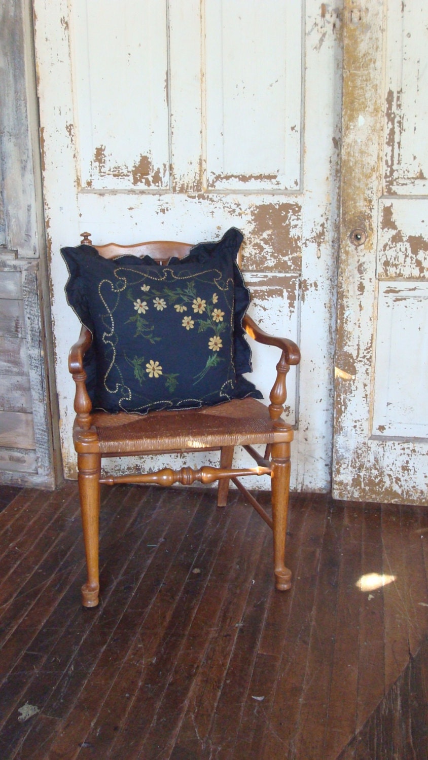 vintage pillow Black with embroidered Yellow Daisies, cotton, ruffled,vintage thebestvintage,ebvteam