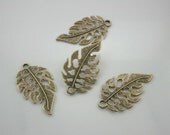 4 pcs. Zinc Brass Vintage Leaves Charms Pendants Decorations Findings 26 mm. RCV1