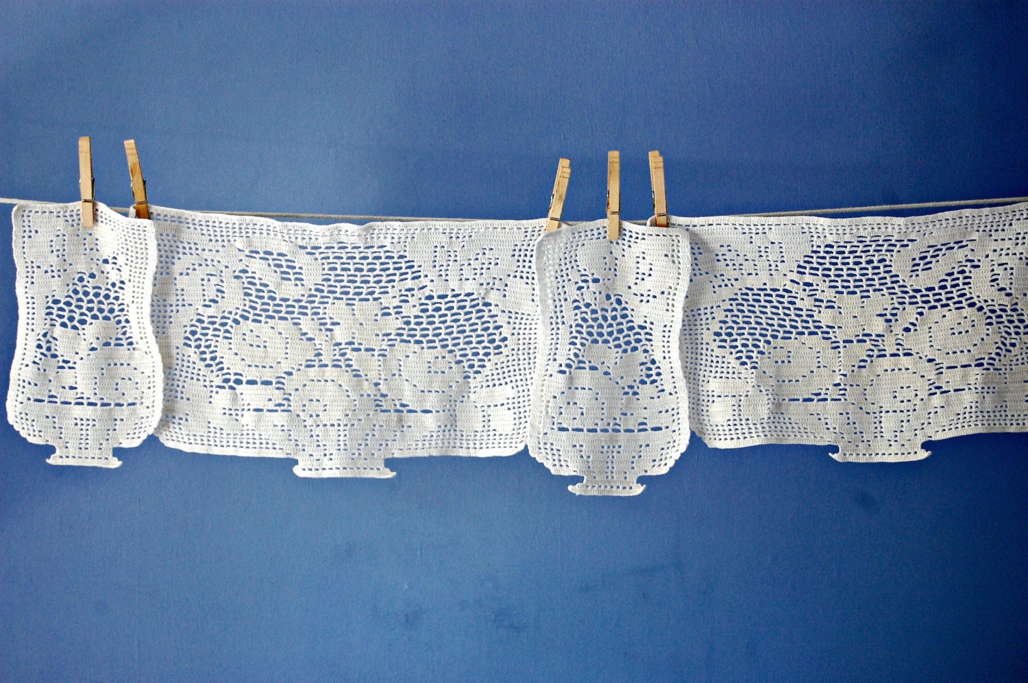 Hand Crocheted Cotton Placemats White Place Mats Grecian Vase 1950s Placemat Setting Vintage Table Coasters Cloth Kitchen Linens Set of Four