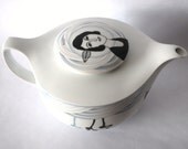 Vintage teapot Madeleine, upside down design