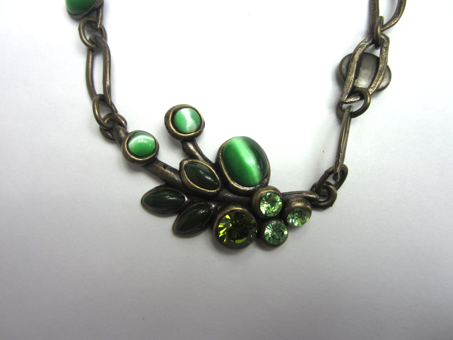 Vintage taratata Necklace. Green Floral Motif Necklace