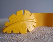 80s Yellow banana Leaf Stretch Belt ... fits 24-30