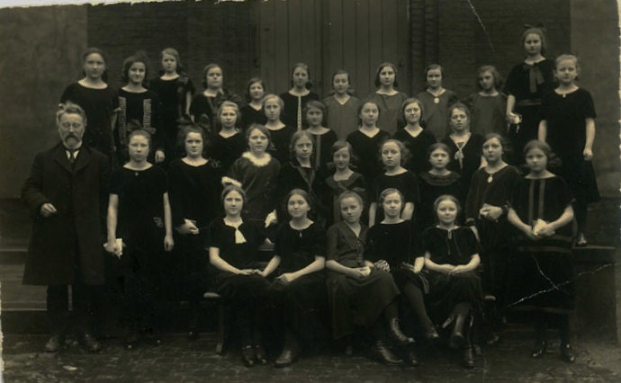 Vintage Photo Postcard "Full Of Girls", Photography, Paper Ephemera, Antique, Snapshot, Old Photo, Collectibles - 0069